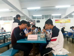 4月起,我区中小学幼儿园实行集中用餐陪餐制度