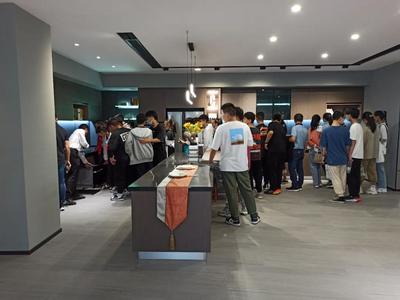 走进科技前沿，启迪创新梦想——城关中学师生探访普森4.0智能工厂纪实